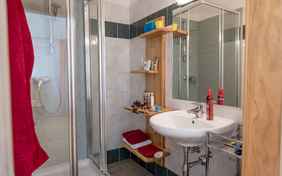 Badezimmer im Haupthaus - Foto: Bethel Fath